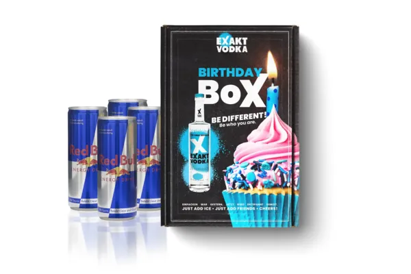 Eine Exakt-Vodka-Geburtstagsbox mit Red Bull.